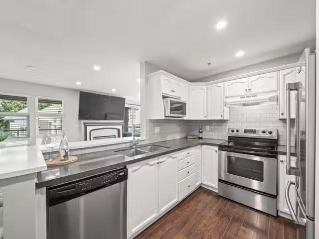 Apartment for sale in Port Moody, Port Moody, 506 301 Maude Ro.