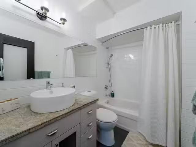 Apartment for sale in Port Moody, Port Moody, 52 2002 Johns St.