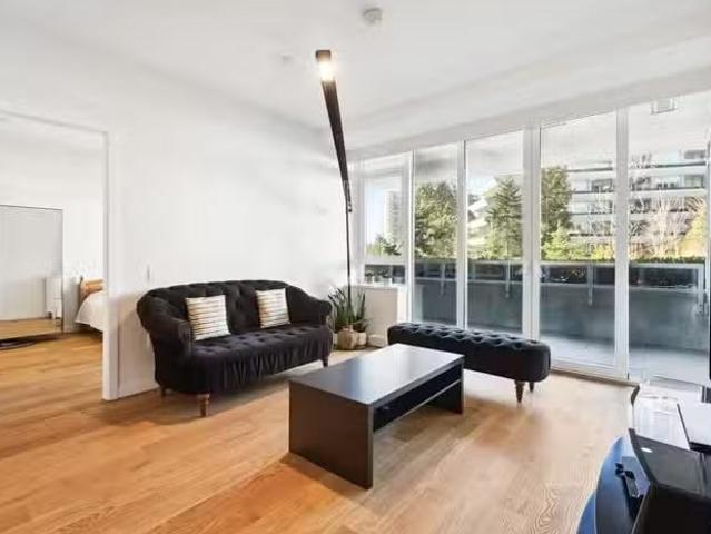 Apartment for sale in West Vancouver, West Vancouver, 204 788.