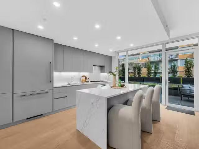Apartment for sale in West Vancouver, West Vancouver, 301 1331.