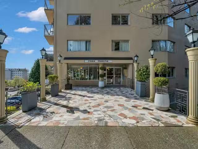 Apartment for sale in West Vancouver, West Vancouver, 404 1930.