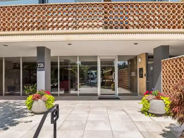 Apartment for sale in West Vancouver, West Vancouver, 402 2135.