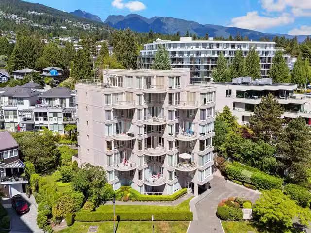 Apartment for sale in West Vancouver, West Vancouver, 4 2243 B.