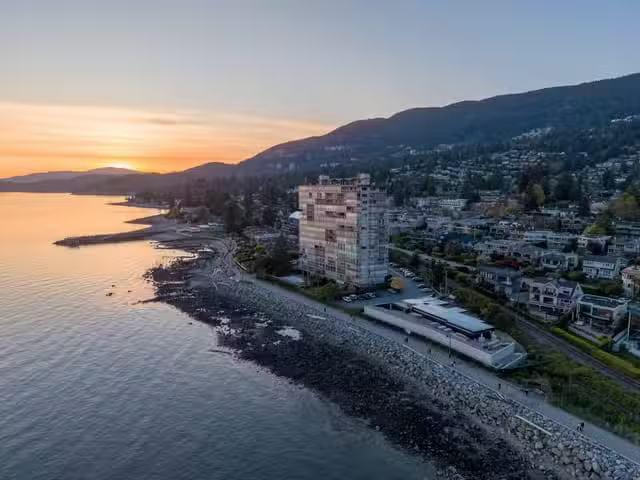 Apartment for sale in West Vancouver, West Vancouver, th Stree.