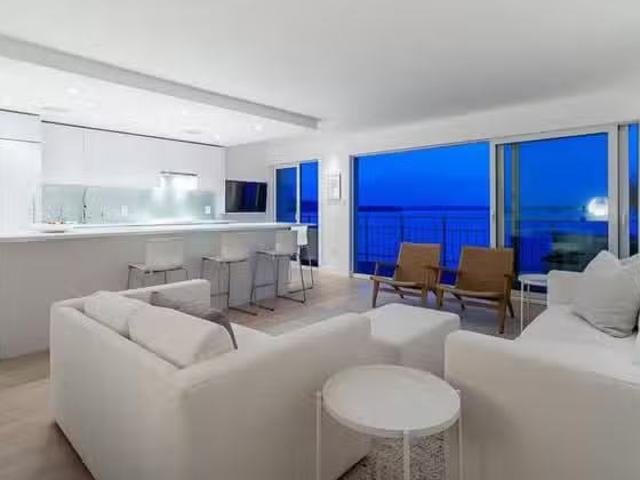 Apartment for sale in West Vancouver, West Vancouver, th Stree.