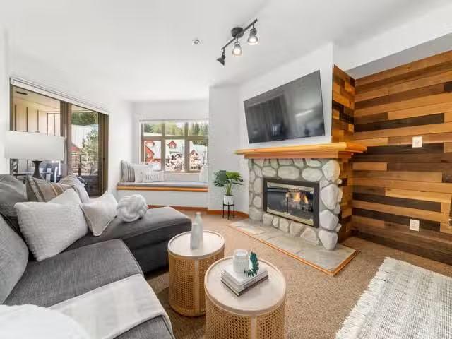 Apartment for sale in Whistler, Whistler, 204 2050 Lake Placid.