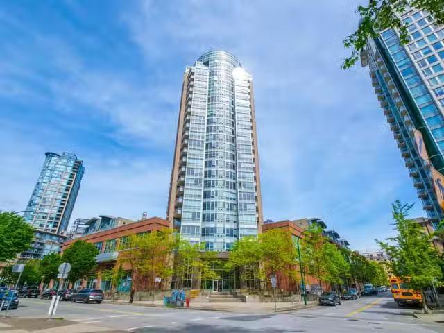 Apartment for sale in Vancouver, Vancouver West, 1703 63 Keefe.