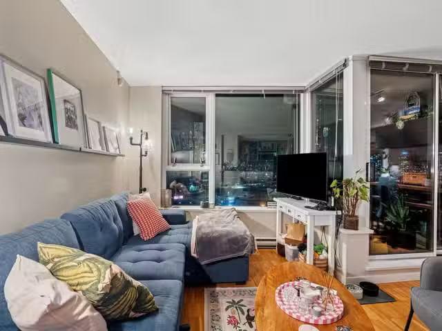 Apartment for sale in Vancouver, Vancouver West, 1901 33 Smith.