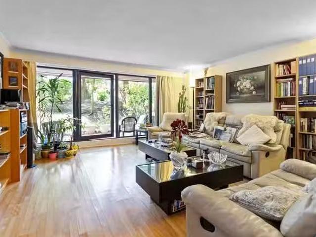 Apartment for sale in Vancouver, Vancouver West, 10 1425 Lamey.
