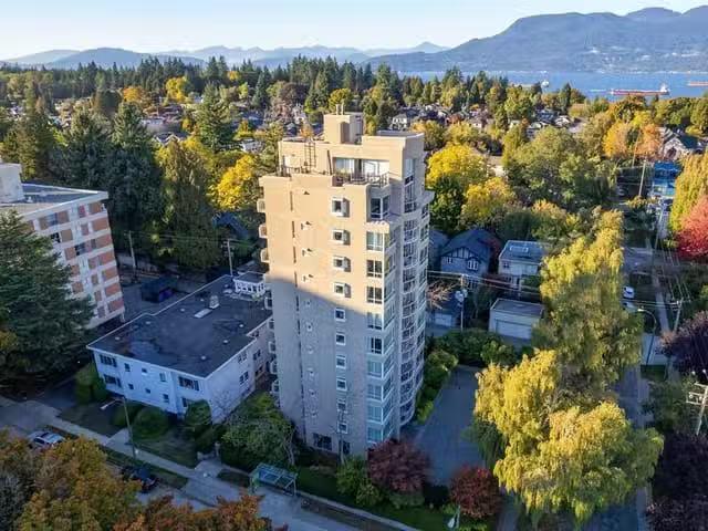 Apartment for sale in Vancouver, Vancouver West, 10 2575 Tolmi.