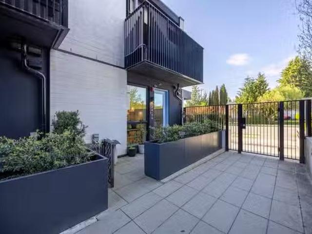 Apartment for sale in Vancouver, Vancouver West, 24 94 W King.