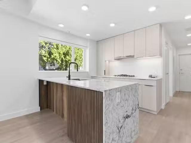 Apartment for sale in Vancouver, Vancouver West, 201 3590 W 39.