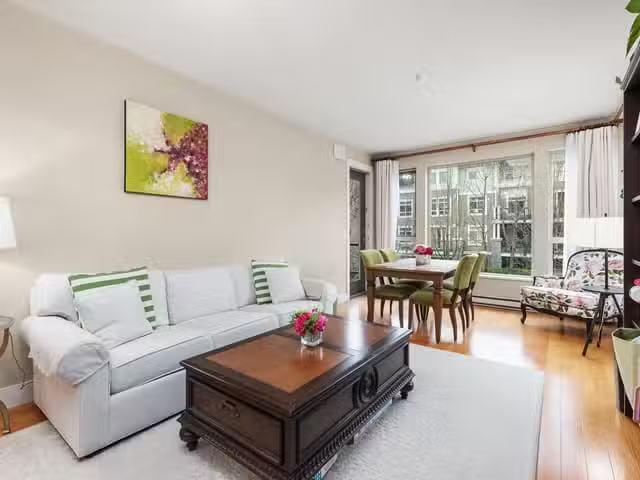 Apartment for sale in Vancouver, Vancouver West, 202 6268 Eagl.