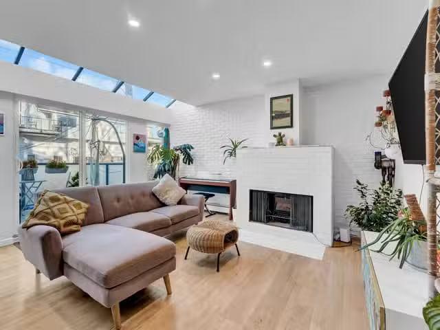 Apartment for sale in Vancouver, Vancouver West, 204 2125 York.