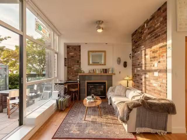 Apartment for sale in Vancouver, Vancouver West, 218 2515 Onta.
