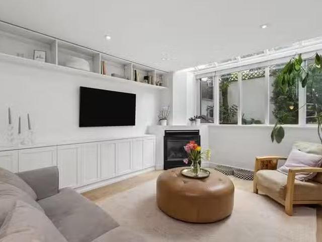 Apartment for sale in Vancouver, Vancouver West, 2 1949 W 8th.