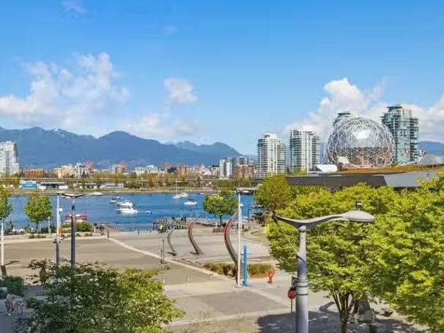 Apartment for sale in Vancouver, Vancouver West, 302 1625 Mani.