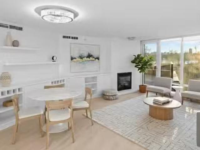 Apartment for sale in Vancouver, Vancouver West, 305 8 Smithe.
