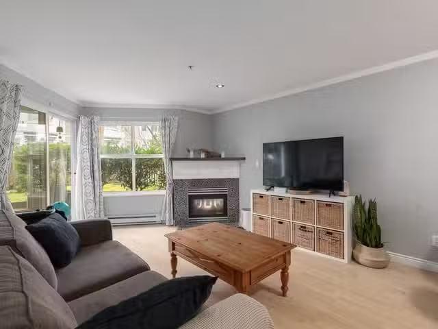 Apartment for sale in Vancouver, Vancouver East, 107 3038 E Ke.