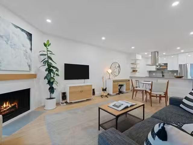 Apartment for sale in Vancouver, Vancouver East, 203 607 E 8th.