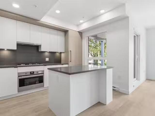 Apartment for sale in Vancouver, Vancouver East, 203 2268 E Br.