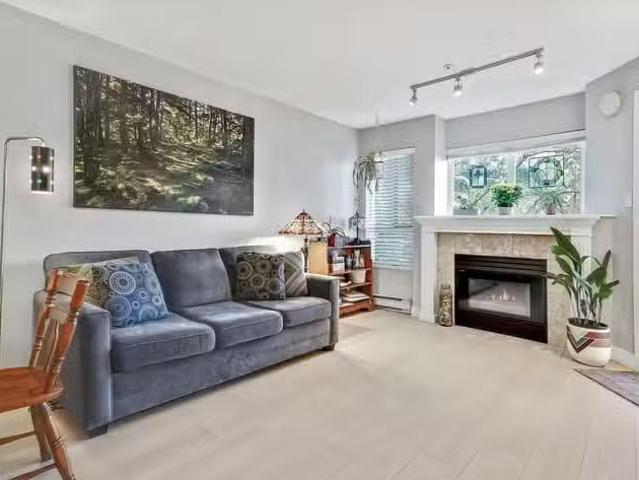 Apartment for sale in Vancouver, Vancouver East, 207 1738 Fran.