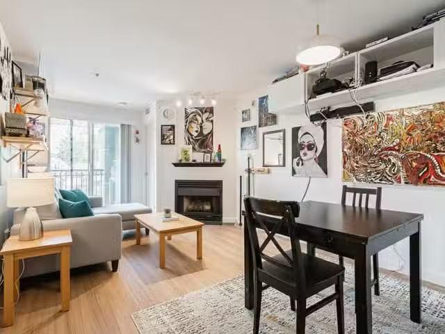 Apartment for sale in Vancouver, Vancouver East, 212 868 Kings.