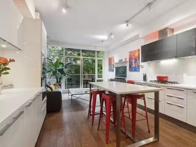 Apartment for sale in Vancouver, Vancouver East, 225 108 E 1st.