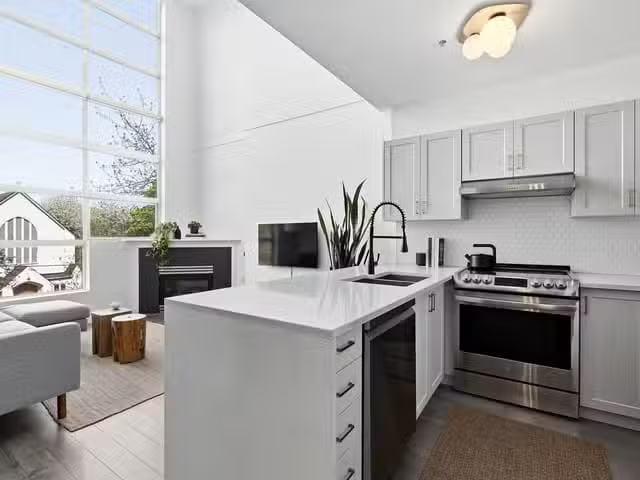 Apartment for sale in Vancouver, Vancouver East, 327 418 E Bro.