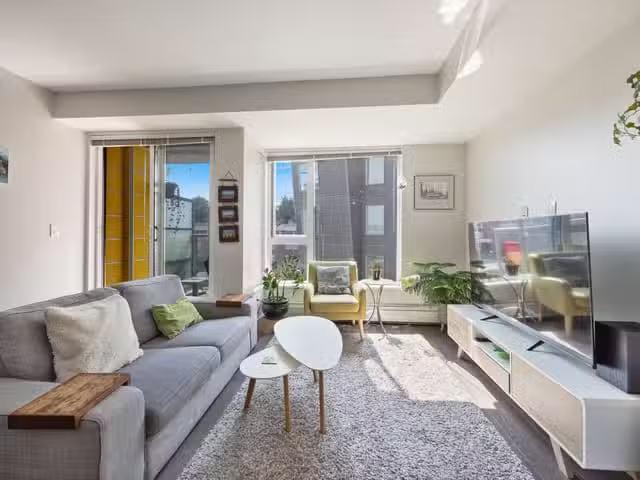 Apartment for sale in Vancouver, Vancouver East, 619 384 E 1st.