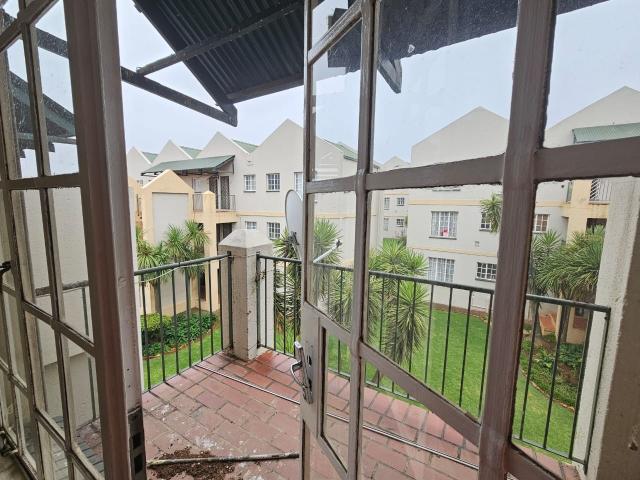 Apartment / Flat For Sale in Horizon View, Roodepoort