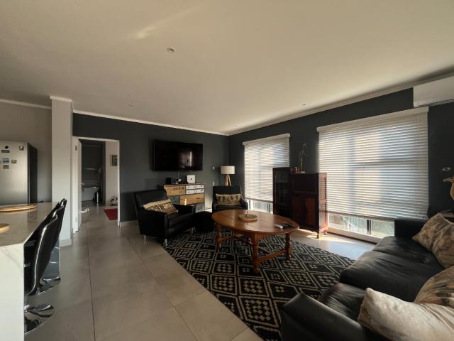 Apartment / Flat For Sale in Nieuw Muckleneuk, Pretoria