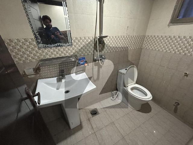 Apartment fully furnished: for becholers & female near to imporium mall expo center johar town phase 2