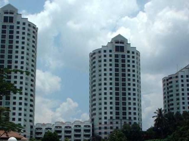 Apartment kolam air