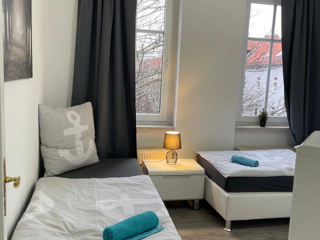 Apartment Hanseviertel 2 bedrooms 4 single beds parking lot Smart TV, Erfurt Amsterdam Apartments for Rent