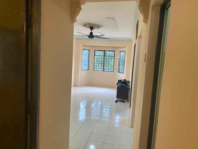Apartment Impian Damansara Damai 3R2B Near MRT Gated Guarded