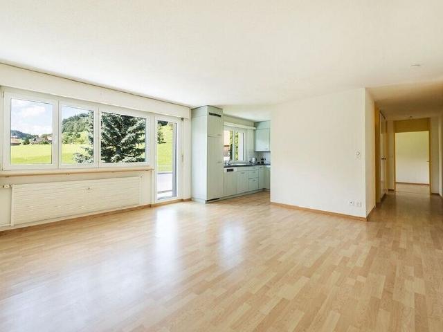 Apartment in a quiet location with beautiful views!