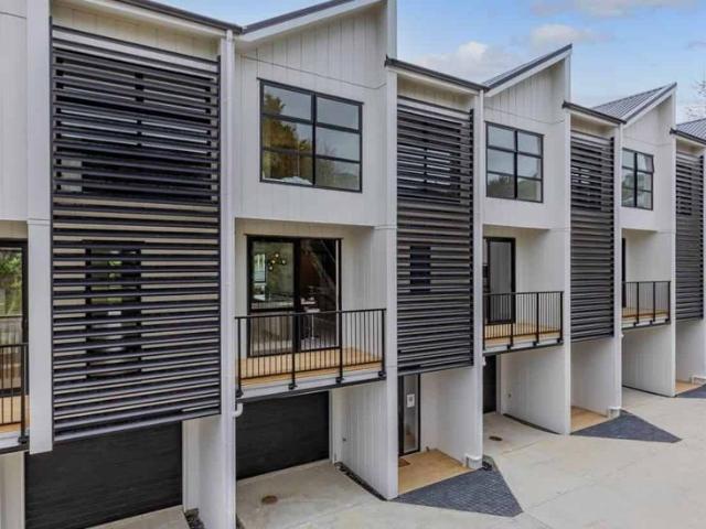 APARTMENT IN BROWNS BAY