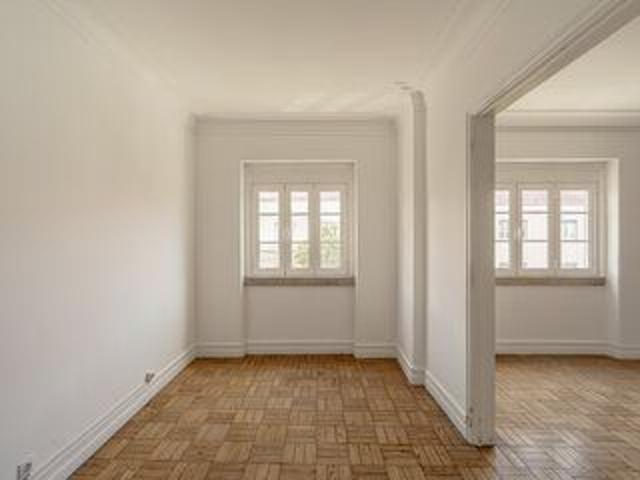 Apartment in good condition 3 bedrooms for rent Avenida de Madrid Areeiro Lisboa 3rd floor, kitchen