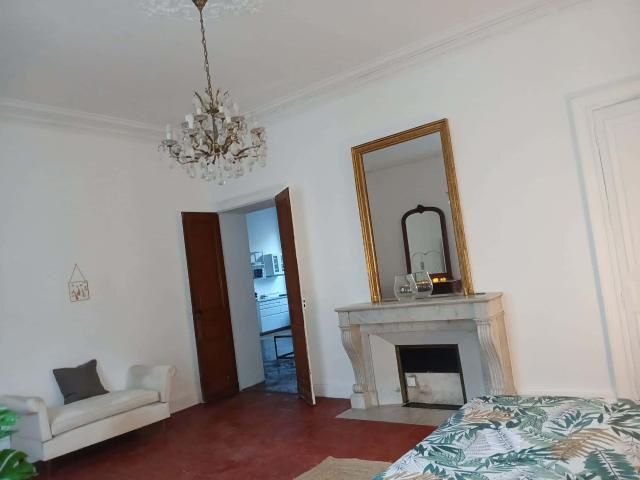 Apartment in Grand Rue, Nîmes for 100 m² with 2 bedrooms