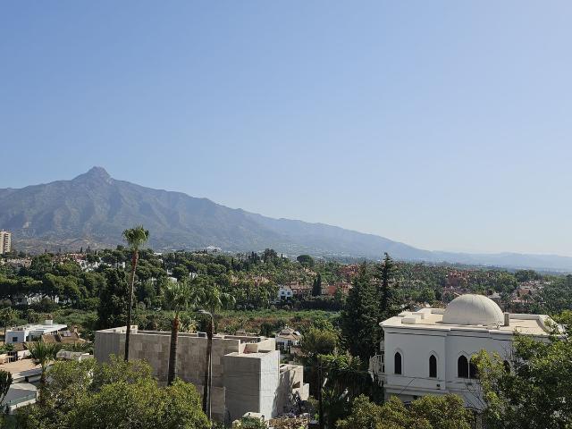 Apartment in Nueva Andalucía, Costa del Sol