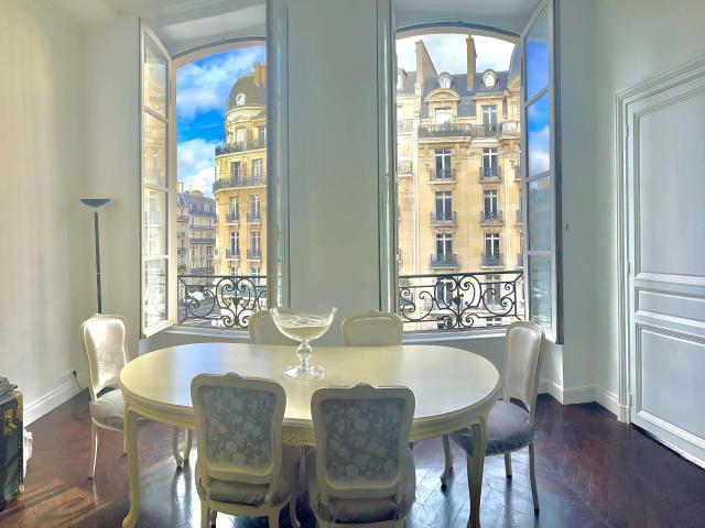 Apartment in Rue de Sèvres, Paris for 90 m² with 2 bedrooms