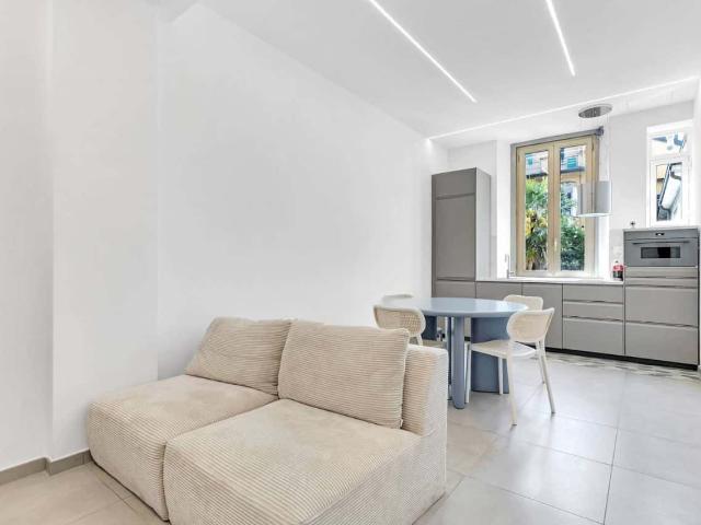 Apartment in Via Carlo Farini, Milano for 85 m² with 2 bedrooms
