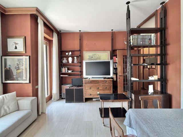 Apartment in Via dei Ciclamini, Milano for 110 m² with 3 bedrooms