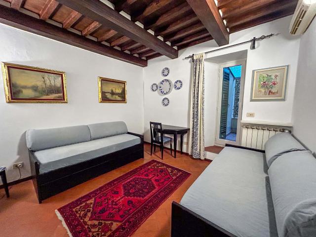 Apartment in Via dei Georgofili, Firenze for 30 m²