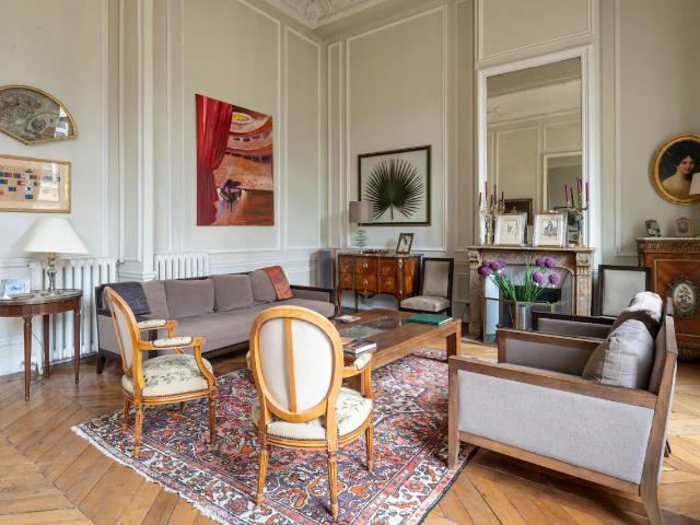 Apartment on 2 Floors in the Heart of 7th Paris, Paris Amsterdam Apartments for Rent