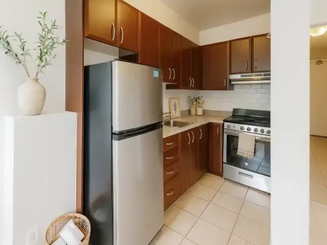 Apartment Ottawa ON LS101301103