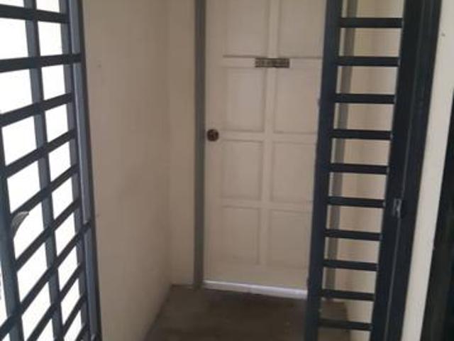 apartment larkin idaman blok c