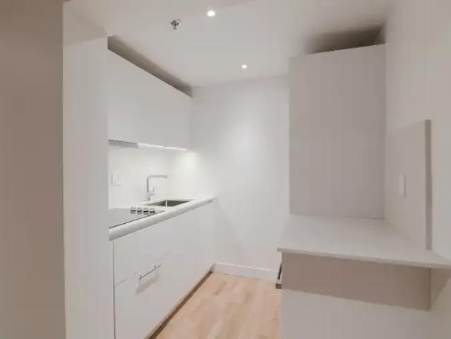 Apartment Montreal QC 100006937