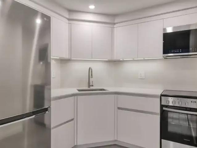 Apartment Montreal QC 102306079
